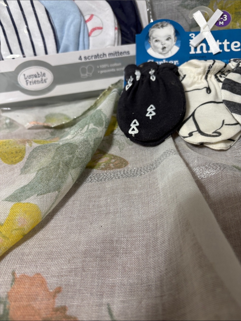 Luvable Friends Mittens Set -‎ Black, White, Blue